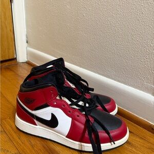 Jordan 1 Mid Chicago